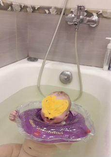 Круг для плавания младенцев