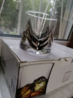 Стеклянный стакан