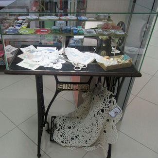 Интерьерная композиция/швейная машинка Зингер