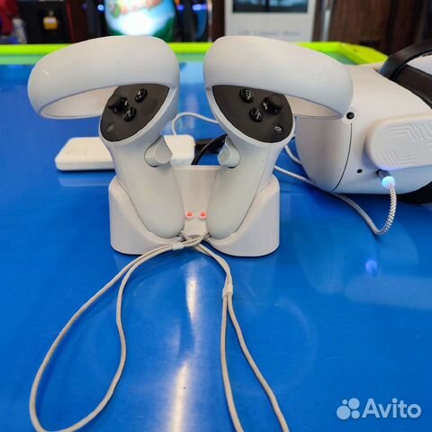 Зарядная станция под контроллеры Oculus Quest 2