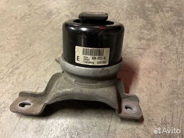 Опора двигателя правая Volvo 30671245