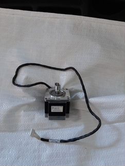 Шаговый двигатель