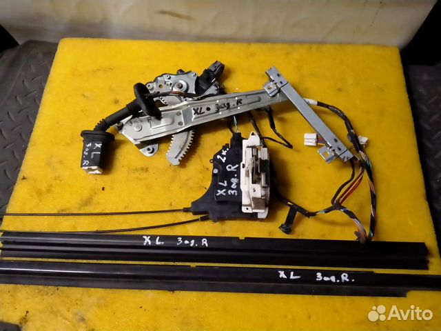 Замок двери задней правой Mitsubishi Outlander XL