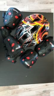 Шлем и защита для рук и ног