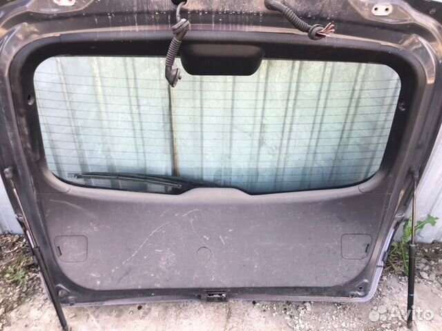 Обшивка двери багажника задняя Mazda Mazda3 BK 2.3