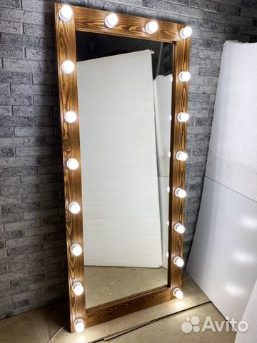 Гримерное зеркало с лампочками