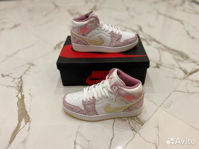 Кроссовки nike air jordan pink/white