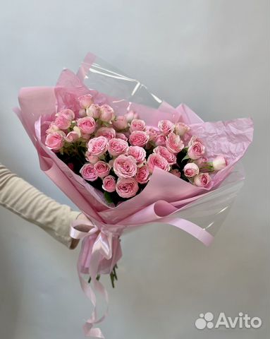 Букет из 11 Розовых Кустовых Роз в Матовой бумаге