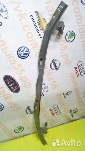 Рамка радиатора (телевизор) б.у Nissan Bluebird Sy