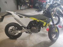 Мотоцикл Husqvarna 701 Supermoto 2022
