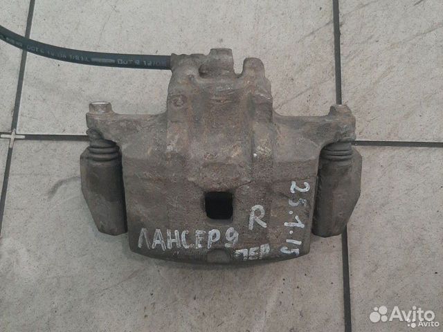 Тормозной суппорт передний правый Mitsubishi Lance