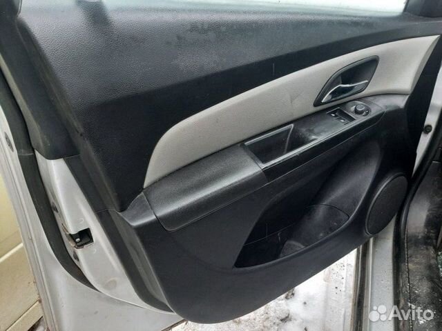 Обшивка двери Chevrolet Cruze Z18XER 2013