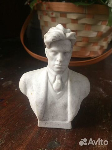 Бюст Маяковского