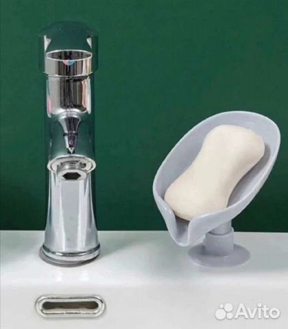 Мыльница со сливом на присоске в форме лепестка