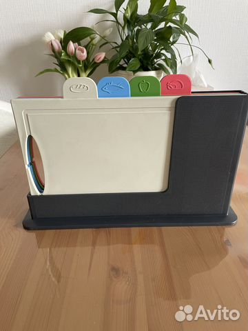 Набор пластиковых разделочных досок на подставке