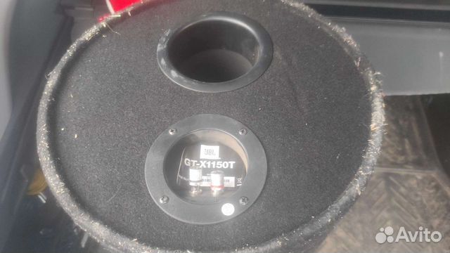 Сабвуфер и усилитель в автомобиль