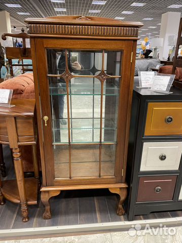 Витрина для посуды из массива резная малая