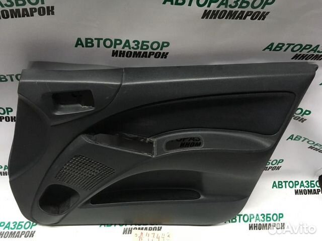 Обшивка двери передней правой для Mitsubishi Colt