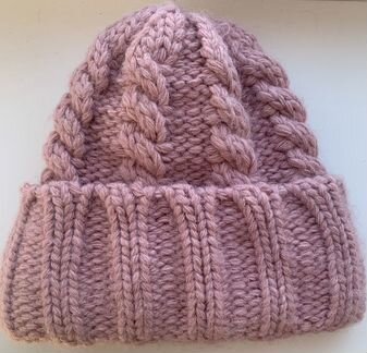 Шапка крупной вязки