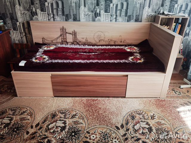 Кровать с матрасом