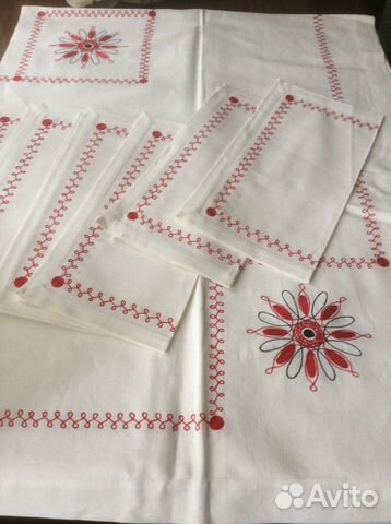 Скатерть с салфетками новая с вышивкой праздничная