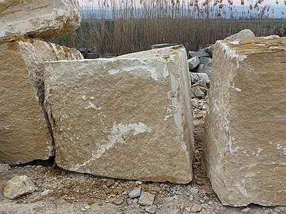 Рукельский и Гелинбатанский камень