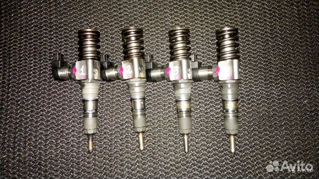 Форсунка 03G130073T Volkswagen Passat B6