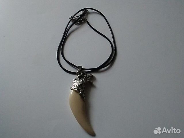 Кулон клык волка