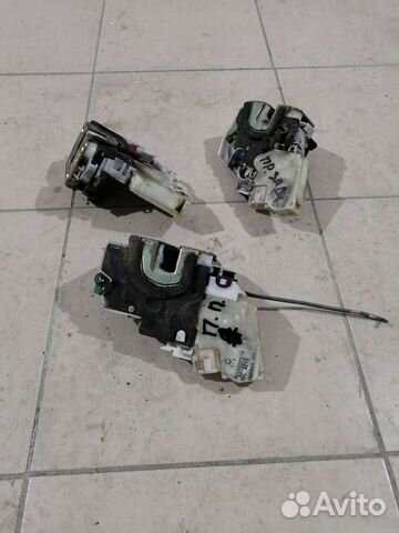 Замок двери Nissan blueberd u14