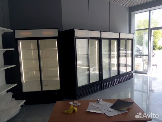 Холодильный шкаф витрина для напитков