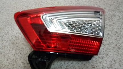 Ford Mondeo 4 задний правый фонарь в крышку багажн