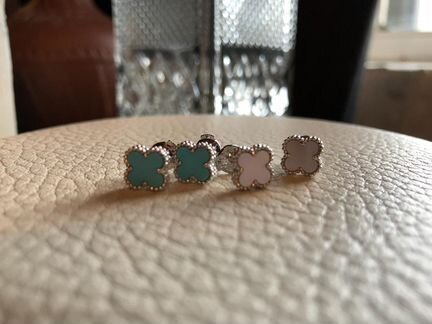 Серьги пусеты Van Cleef из белого золото