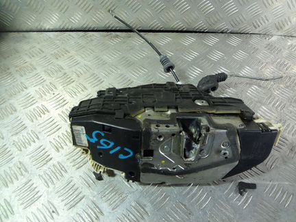 Замок двери передней правой Мерседес 221