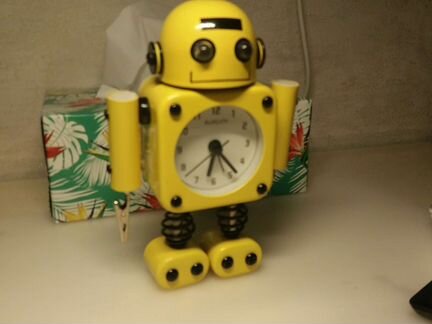 Часы-будильник 