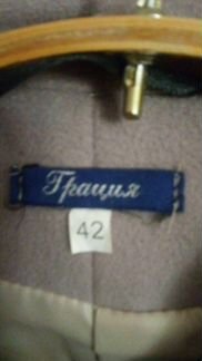 Продам пальто с капюшоном и поясом размер 42