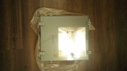 Прожектор sylvania sylveo 2 250w. Новый