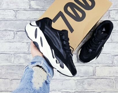 Женские кроссовки Adidas Yeezy boost 700