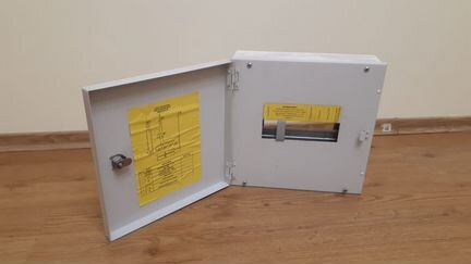 Щит распределительный накладно го типа с шинами по