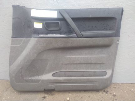 Обшивка двери передняя правая Mitsubishi Pajero 3