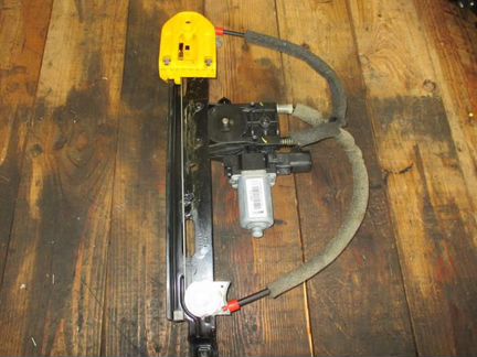 Стеклоподъемник передней двери правой с мотором Ja