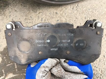 Продам комплект передних тормозных колодок Audi rs