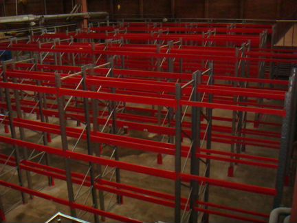 Стеллажи фронтальные, нагрузка на полку 3000 кг