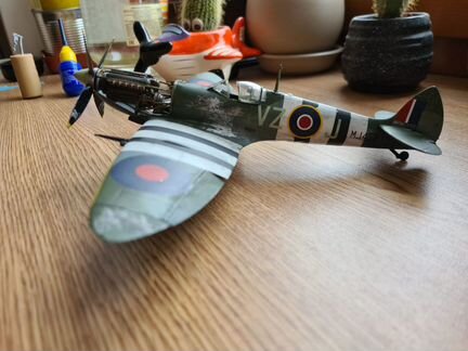 Самолет spitfire mk9 Beer Delivery 1/48