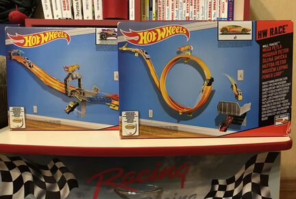Игровые наборы Hot Weels с коллекцией машинок