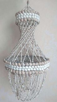 Люстра из морских ракушек