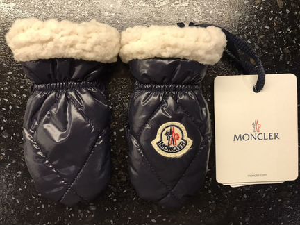 Детские новые варежки Moncler