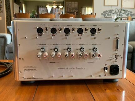 Krell монстр есть 2 штуки 2х1600 bi-amping