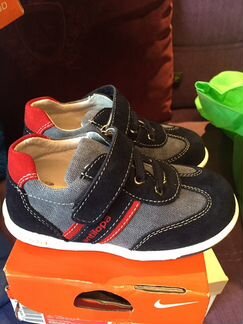 Кроссовки фирмы antilopa