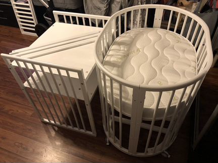 Детская кроватка Бэтти Гандылян с маятником