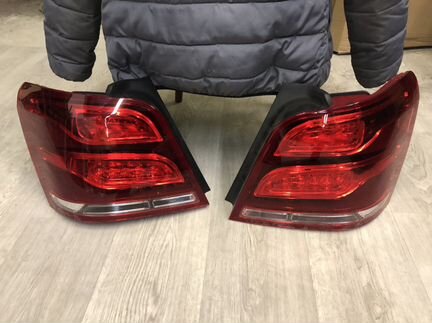Фонарь задний внешний X204 GLK
